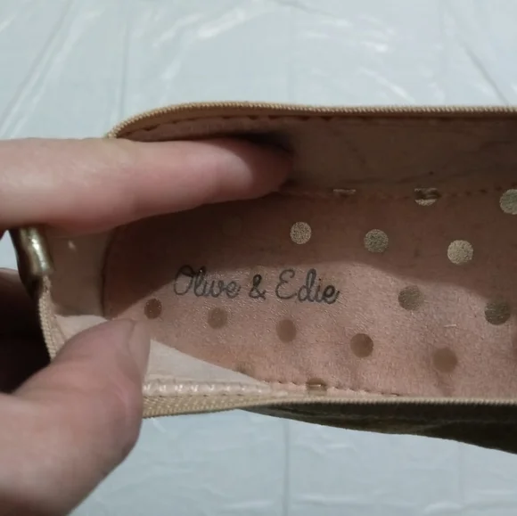 Olive & Edie gold colored shoes - Picture 5 of 8